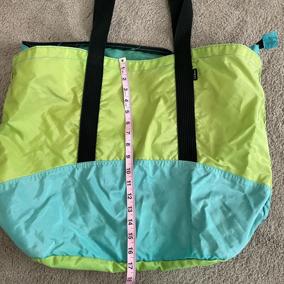 LL Bean Nylon tote with zipper - Picture 5 of 12